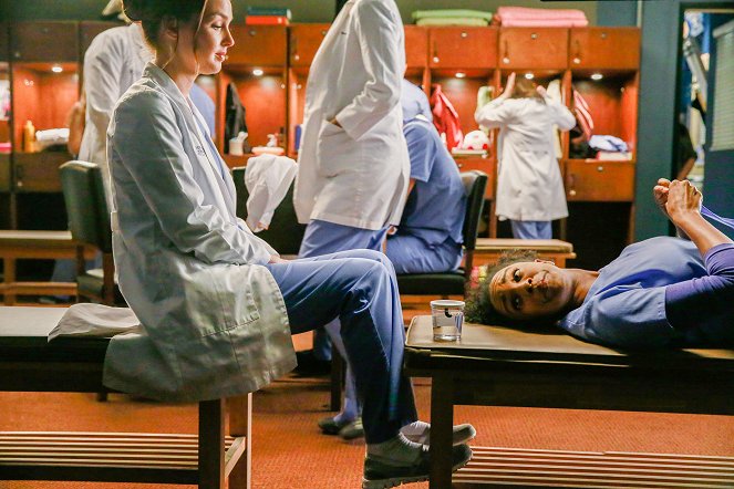 Grey's Anatomy - Season 11 - With or Without You - Photos - Camilla Luddington, Jerrika Hinton