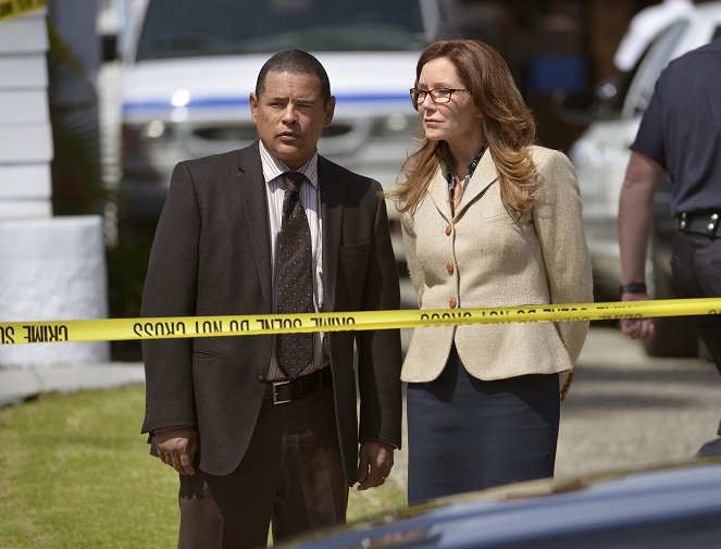 Major Crimes - Season 3 - Personal Day - Kuvat elokuvasta - Raymond Cruz, Mary McDonnell