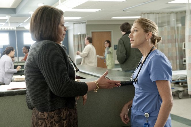 Nurse Jackie - Season 5 - Lost Girls - Photos - Anna Deavere Smith, Edie Falco