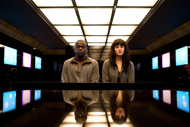Black Mirror - 15 millones de méritos - De la película - Daniel Kaluuya, Jessica Brown Findlay