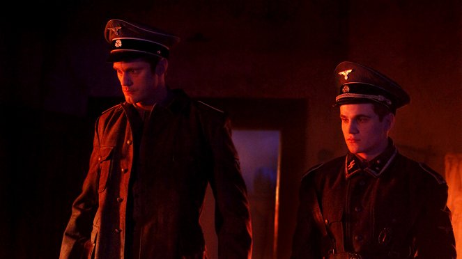 True Blood - Inni és élni hagyni - Season 3 - Beautifully Broken - Filmfotók - Alexander Skarsgård, Allan Hyde