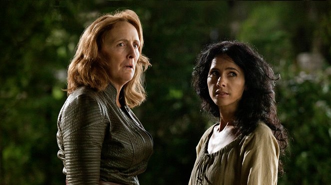 True Blood - And When I Die - Photos - Fiona Shaw, Paola Turbay
