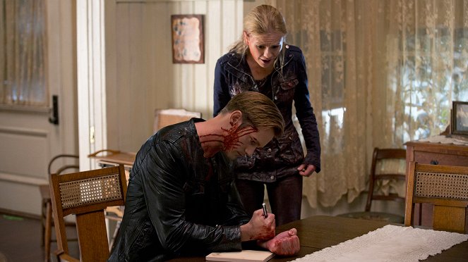 True Blood - Season 6 - Who Are You, Really? - Photos - Alexander Skarsgård, Anna Paquin