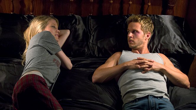 True Blood - Season 7 - Love Is to Die - Photos - Ashley Hinshaw, Ryan Kwanten
