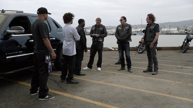 Sons of Anarchy - Season 7 - Playing with Monsters - Photos - Charlie Hunnam, Tommy Flanagan, Kim Coates