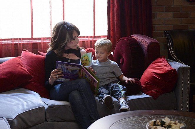 Sons of Anarchy - Season 7 - Playing with Monsters - Photos - Katey Sagal