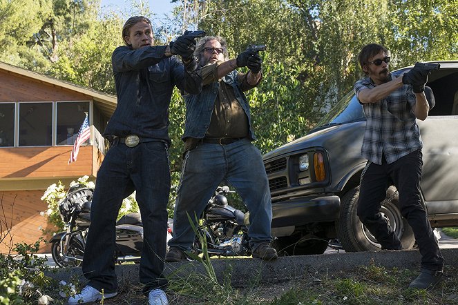 Sons of Anarchy - Blutbad - Filmfotos - Charlie Hunnam, Mark Boone Junior, Niko Nicotera