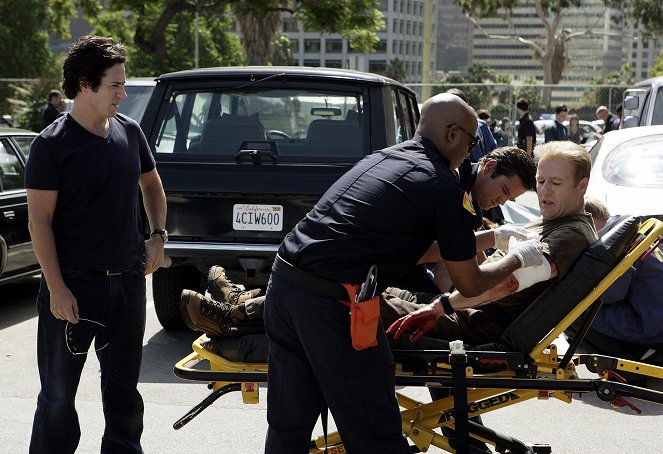 Numb3rs - Friendly Fire - Photos - Rob Morrow, Gregg Henry