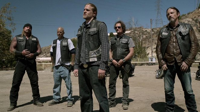 Sons of Anarchy - Season 7 - What a Piece of Work Is Man - Photos - Rusty Coones, David Labrava, Charlie Hunnam, Kim Coates, Tommy Flanagan