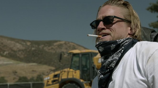 Sons of Anarchy - Season 7 - What a Piece of Work Is Man - Photos - Charlie Hunnam