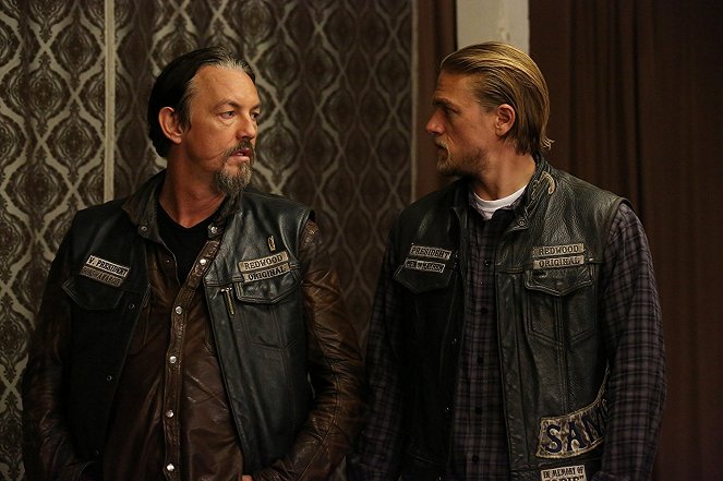 Sons of Anarchy - Season 7 - What a Piece of Work Is Man - Photos - Tommy Flanagan, Charlie Hunnam