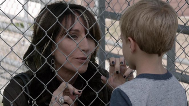 Sons of Anarchy - Suits of Woe - Photos - Katey Sagal