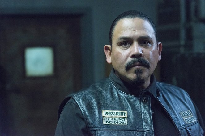 Sons of Anarchy - Suits of Woe - Photos - Emilio Rivera