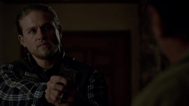 Sons of Anarchy - Season 7 - Red Rose - Photos - Charlie Hunnam