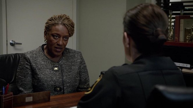 Sons of Anarchy - Papa's Goods - Van film - CCH Pounder