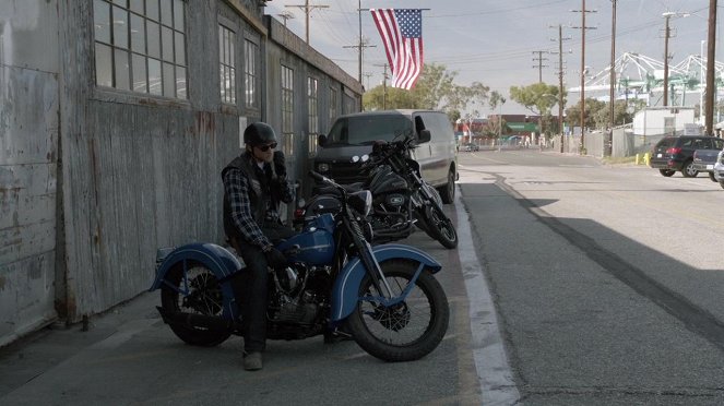 Sons of Anarchy - Papa's Goods - Photos