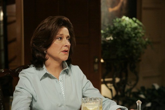 Gilmore Girls - Friday Night's Alright for Fighting - Photos - Kelly Bishop