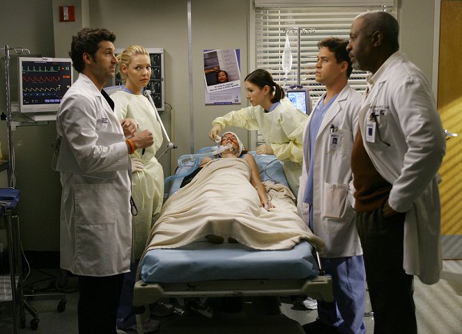 Grey's Anatomy - Haunt You Every Day - Photos - Patrick Dempsey, Katherine Heigl, Chyler Leigh, T.R. Knight, James Pickens Jr.