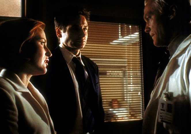 The X-Files - Theef - Photos - Gillian Anderson, David Duchovny, James Morrison