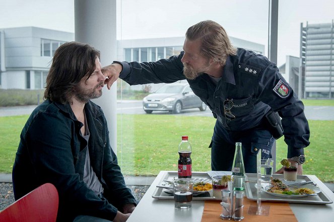 The Last Cop - Season 5 - Die wollen nur spielen - Photos - Mišel Matičević, Henning Baum