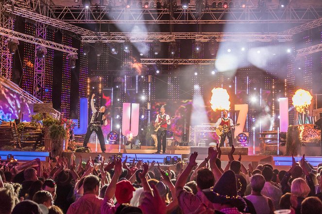 Die jungen Zillertaler - Drob'n auf'm Berg: Partykracher Live & Non-Stop - Photos