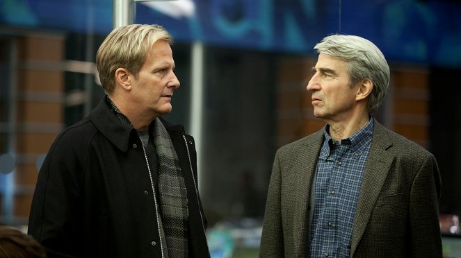 The Newsroom - I'll Try to Fix You - Photos - Jeff Daniels, Sam Waterston