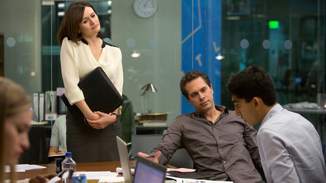 The Newsroom - First Thing We Do, Let's Kill All the Lawyers - Photos - Emily Mortimer, Thomas Sadoski, Dev Patel