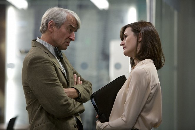 The Newsroom - Season 2 - First Thing We Do, Let's Kill All the Lawyers - Photos - Sam Waterston, Emily Mortimer
