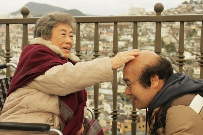 Pekorosu no haha ni ai ni iku - Z filmu - Harue Akagi, Rjó Iwamacu