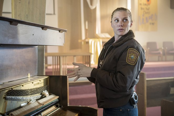 Longmire - Season 4 - Help Wanted - Photos - Katee Sackhoff