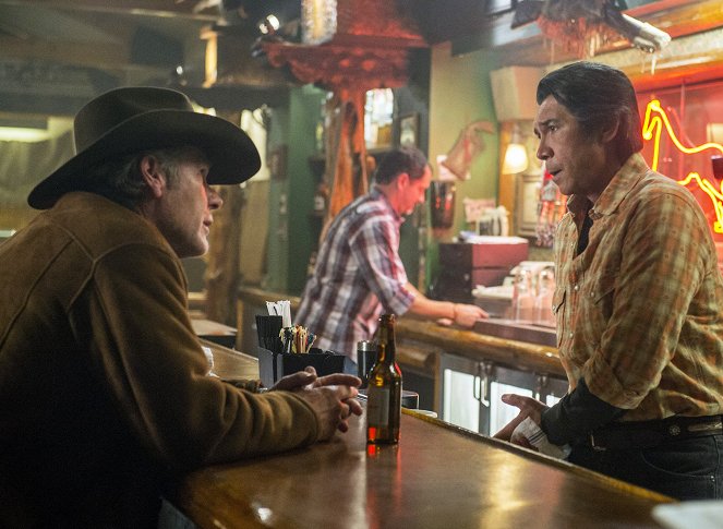 Longmire - Season 4 - The Calling Back - Photos - Robert Taylor, Lou Diamond Phillips