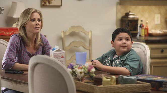 Modern Family - Come Fly with Me - Van film - Julie Bowen, Rico Rodriguez
