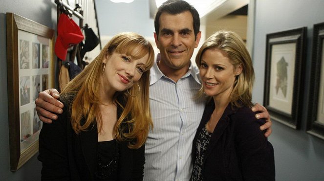 Modern Family - Truth Be Told - Making of - Judy Greer, Ty Burrell, Julie Bowen