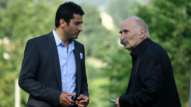 Ezel - De la película - Kenan İmirzalıoğlu, Tuncel Kurtiz