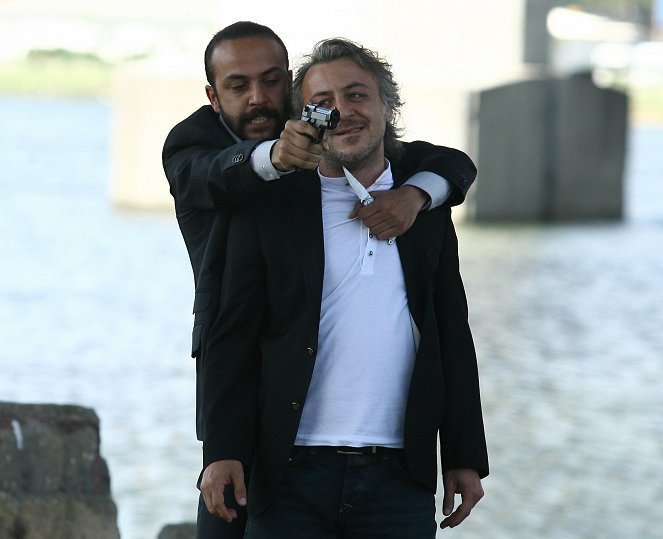 Ezel - Bosszú mindhalálig - Filmfotók - Sarp Akkaya, Barış Falay
