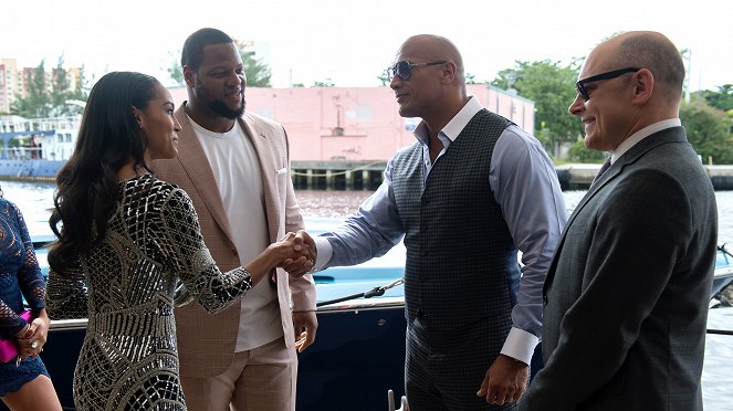 Ballers - Face of the Franchise - Photos - Brooklyn Sudano, Ndamukong Suh, Dwayne Johnson, Rob Corddry