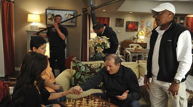 Modern Family - Mission cadeau impossible - Tournage - Rico Rodriguez, Ed O'Neill