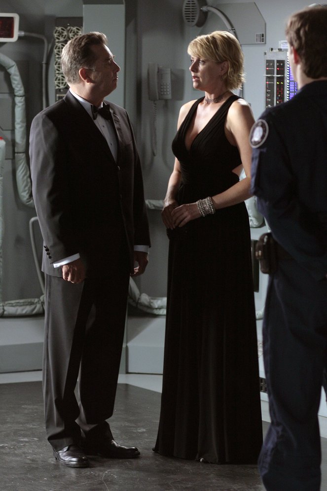 Stargate SG-1 - Season 10 - The Road Not Taken - Photos - Beau Bridges, Amanda Tapping