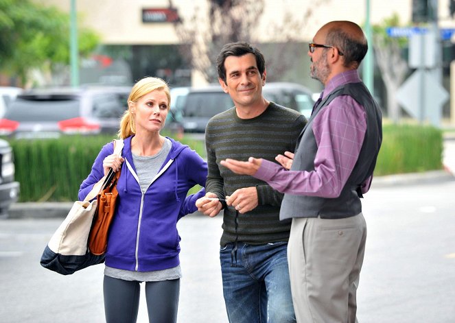 Współczesna rodzina - Wypadek - Z filmu - Julie Bowen, Ty Burrell, David Cross