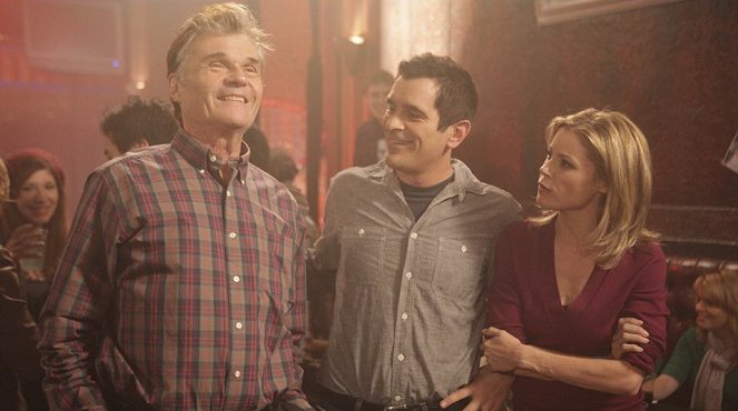 Modern Family - Travels with Scout - Photos - Fred Willard, Ty Burrell, Julie Bowen