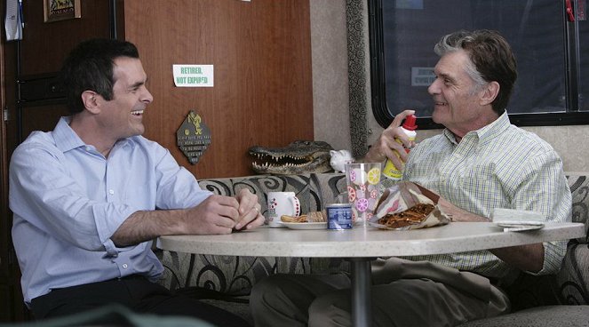 Modern Family - Travels with Scout - Photos - Ty Burrell, Fred Willard