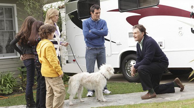 Moderná rodina - Travels with Scout - Z filmu - Nolan Gould, Julie Bowen, Ty Burrell, Fred Willard