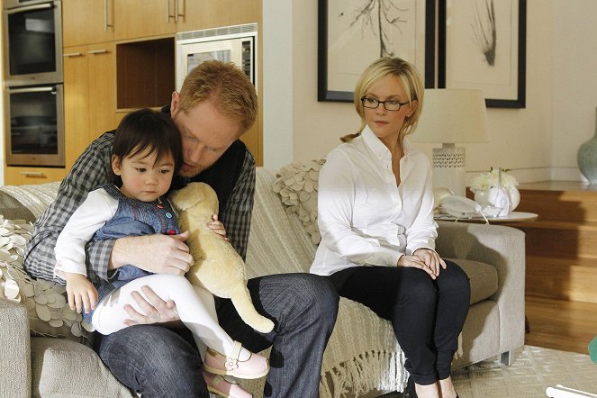 Taková moderní rodinka - Chyceni při činu - Z filmu - Jesse Tyler Ferguson, Rachael Harris