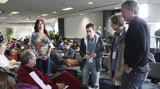 Modern Family - Airport 2010 - Van de set - Ed O'Neill, Sofía Vergara, Jason Winer
