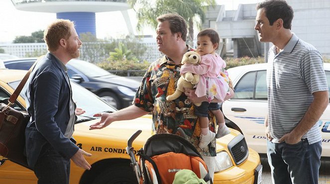 Modern Family - Hawaii in weiter Ferne - Filmfotos - Jesse Tyler Ferguson, Eric Stonestreet, Ty Burrell