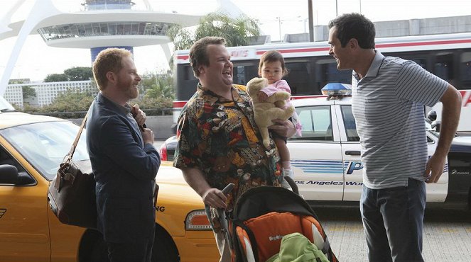 Modern Family - Airport 2010 - Van film - Jesse Tyler Ferguson, Eric Stonestreet, Ty Burrell