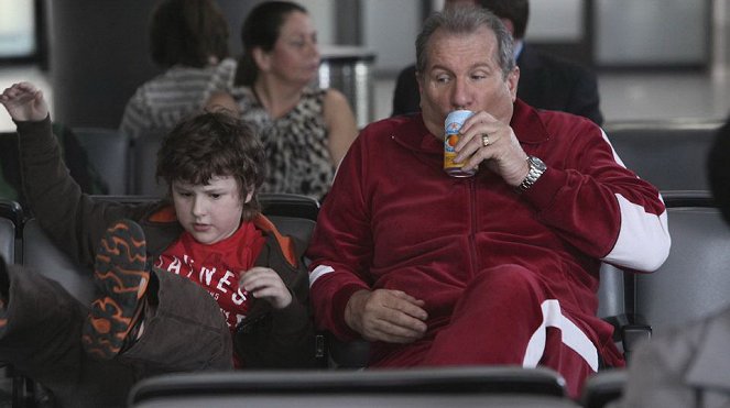 Modern Family - Airport 2010 - Van film - Nolan Gould, Ed O'Neill
