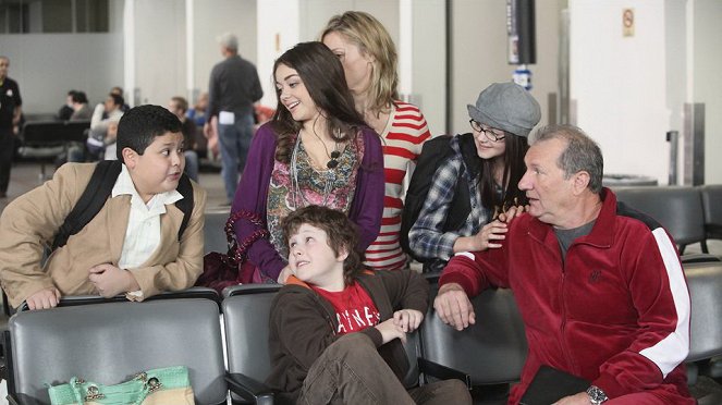 Modern Family - Désemparés au décollage - Film - Rico Rodriguez, Sarah Hyland, Nolan Gould, Ariel Winter, Ed O'Neill