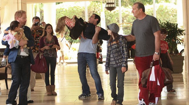 Modern Family - Hawái - De la película - Jesse Tyler Ferguson, Sarah Hyland, Ty Burrell, Ariel Winter, Ed O'Neill, Nolan Gould