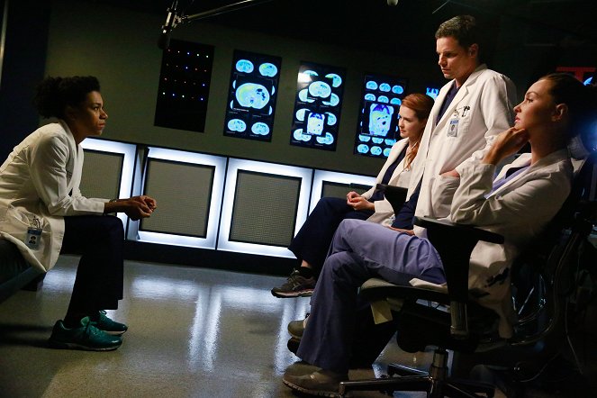 Grey's Anatomy - One Flight Down - Van film - Kelly McCreary, Sarah Drew, Justin Chambers, Jerrika Hinton